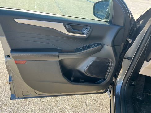 Used 2022 Ford Escape SE image 13