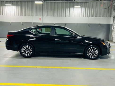 Used 2025 Nissan Altima 2.5 SV image 18