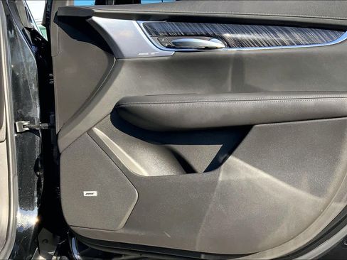 Used 2023 Cadillac XT6 Premium Luxury image 23