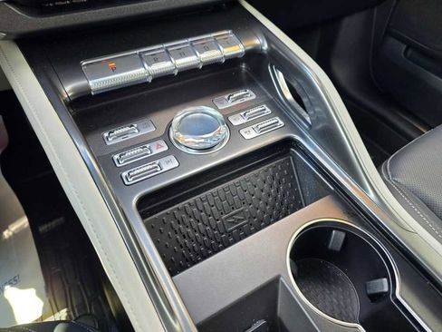 Used 2024 Lincoln Nautilus Premier image 21