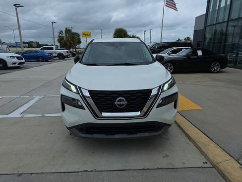 Used 2023 Nissan Rogue S image 9