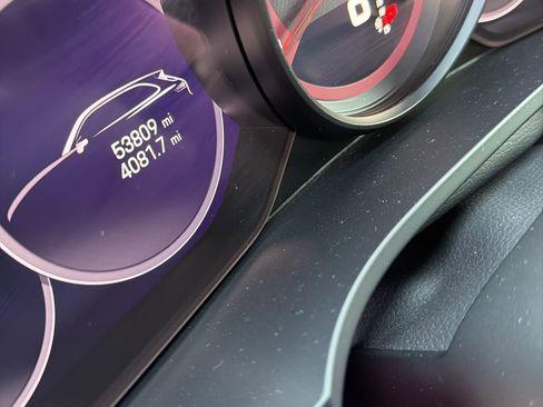 Certified 2023 Porsche Cayenne image 2