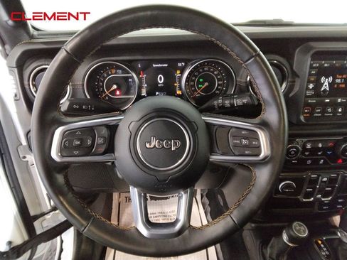 Used 2022 Jeep Wrangler Unlimited Sahara image 11