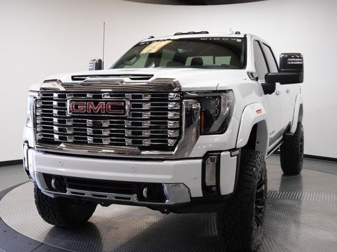 New 2025 GMC Sierra 2500 Denali w/ Denali Reserve Package image 3