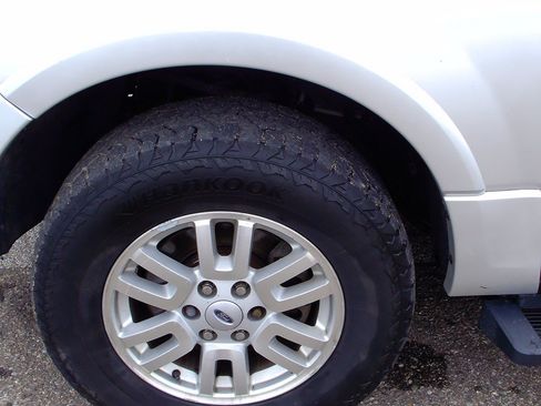 Used 2011 Ford Expedition XLT AWD/4WD image 5