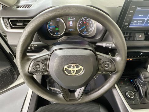 Used 2019 Toyota RAV4 LE image 11