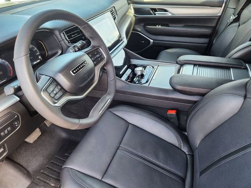 Used 2024 Jeep Wagoneer Series II AWD/4WD image 7