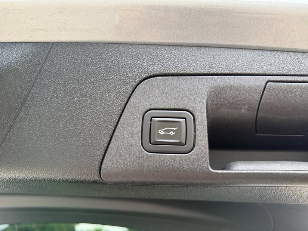 Used 2023 Buick Envision Avenir AWD/4WD image 41