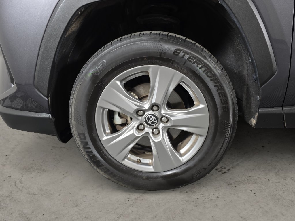 Used 2024 Toyota RAV4 XLE AWD/4WD image 9