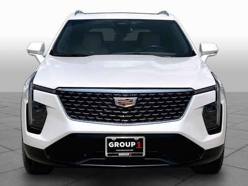 Used 2024 Cadillac XT4 Luxury w/ Cold Weather Package FWD image 4