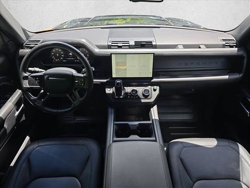 Certified 2025 Land Rover Defender 110 X-Dynamic SE AWD/4WD image 9