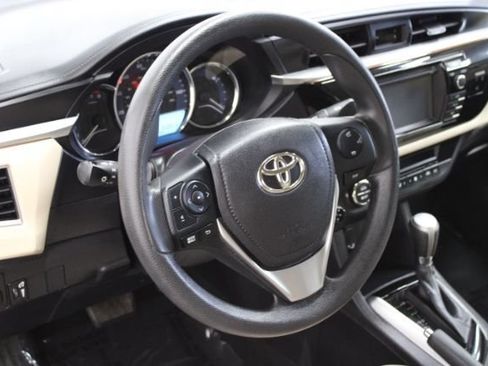 Used 2015 Toyota Corolla LE FWD image 12