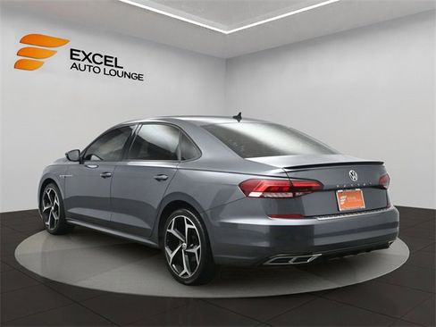 Used 2021 Volkswagen Passat 2.0T R-Line image 3