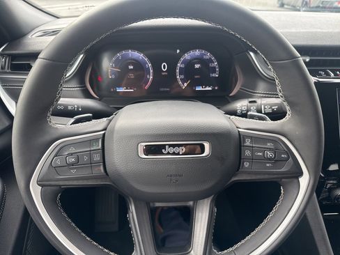 Certified 2024 Jeep Grand Cherokee Altitude image 18