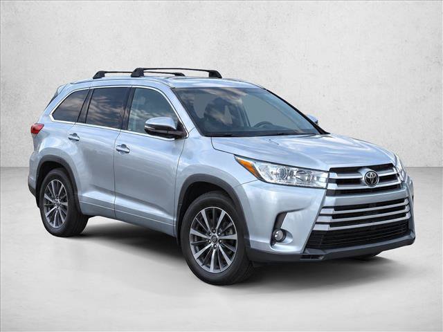 Used 2018 Toyota Highlander XLE AWD/4WD image 3