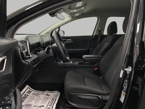 Used 2025 Kia Sportage LX image 28