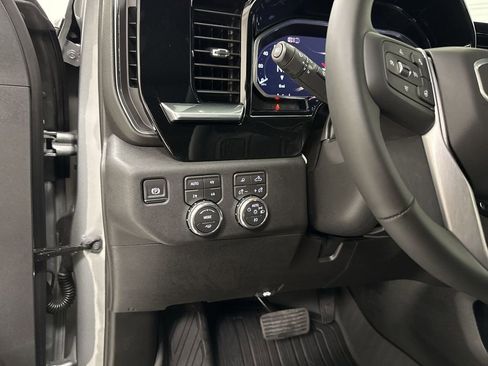 New 2026 GMC Sierra 3500 SLT w/ SLT Convenience Package image 18