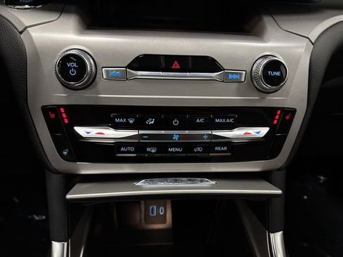 Used 2023 Ford Explorer XLT w/ Equipment Group 202A image 20