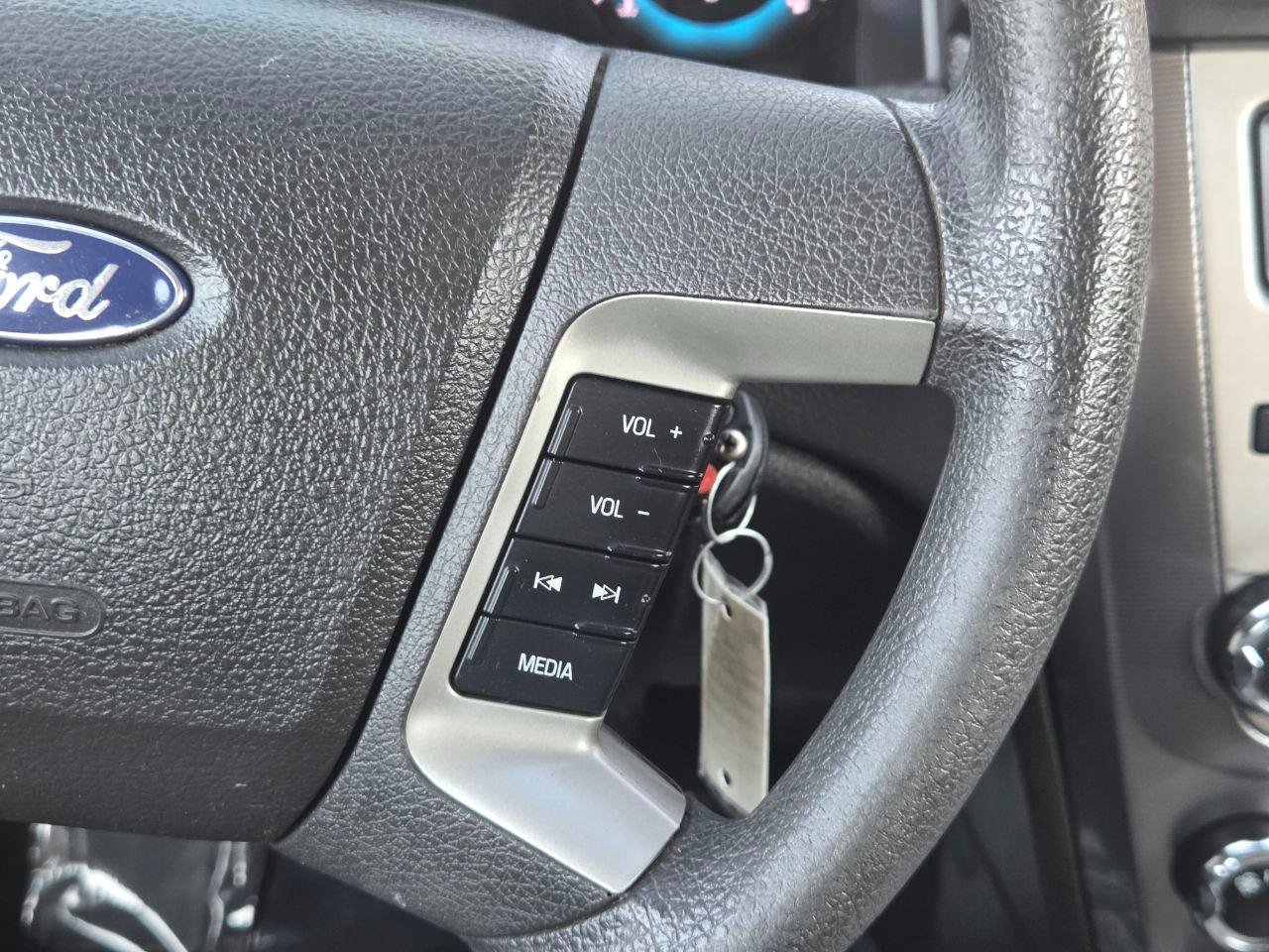 Used 2011 Ford Fusion SE FWD image 25