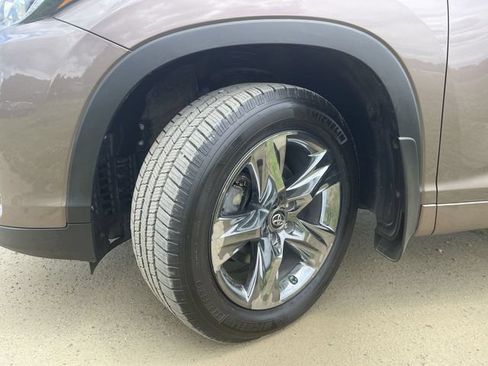 Certified 2018 Toyota Highlander Limited Platinum w/ Carpet Mat Package (TMS) AWD/4WD image 10