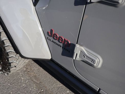 Used 2022 Jeep Gladiator Rubicon w/ LED Lighting Group AWD/4WD image 10