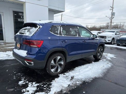 Used 2024 Volkswagen Taos SE w/ Panoramic Sunroof Package image 3