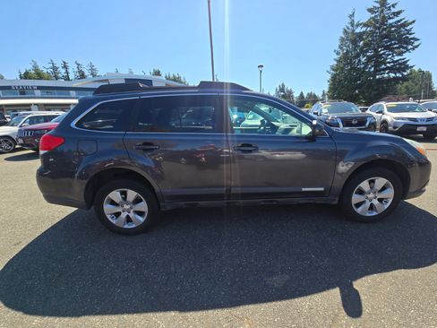 Used 2011 Subaru Outback 2.5i Premium w/ All-Weather Pkg AWD/4WD image 8