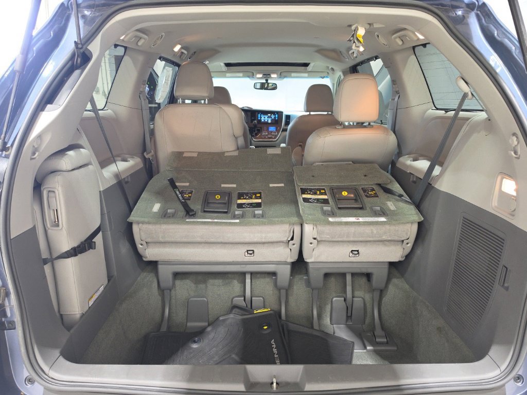 Used 2017 Toyota Sienna XLE FWD image 14