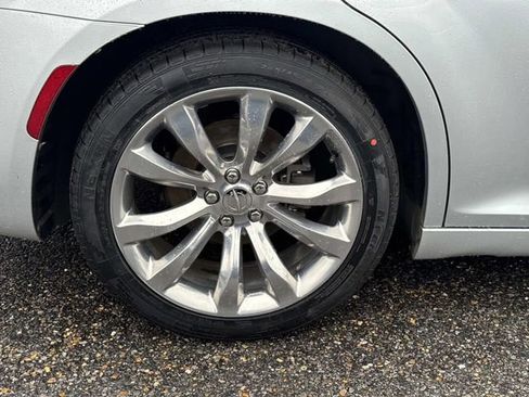 Used 2020 Chrysler 300 Limited RWD image 5
