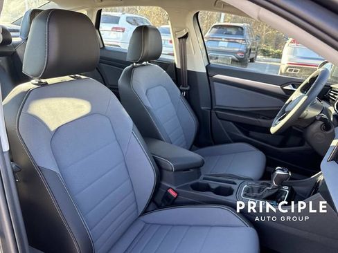 Used 2026 Volkswagen Jetta SE FWD image 25