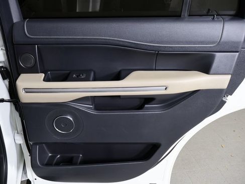 Used 2022 Ford Expedition Limited image 14