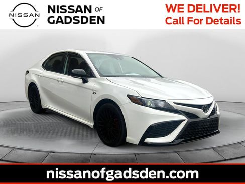 Used 2024 Toyota Camry SE image 1