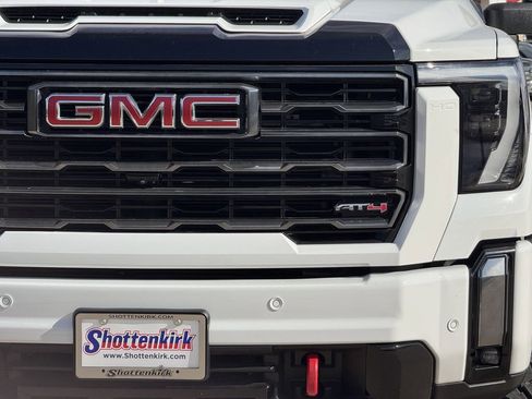 Used 2024 GMC Sierra 2500 AT4 w/ AT4 Premium Plus Package AWD/4WD image 8