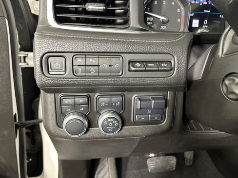 Used 2021 GMC Yukon Denali w/ Denali Premium Package AWD/4WD image 19
