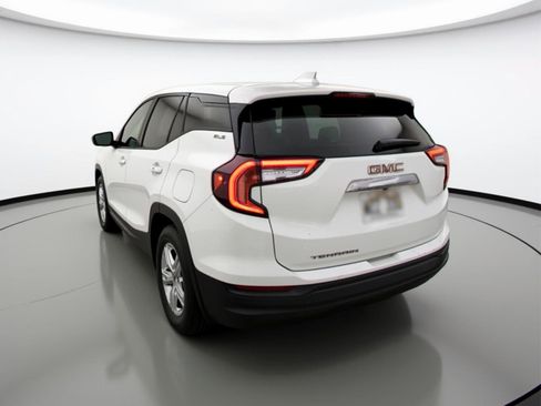 Used 2024 GMC Terrain SLE image 6