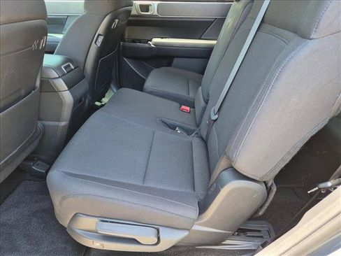 Used 2025 Hyundai Santa Fe SE FWD image 17