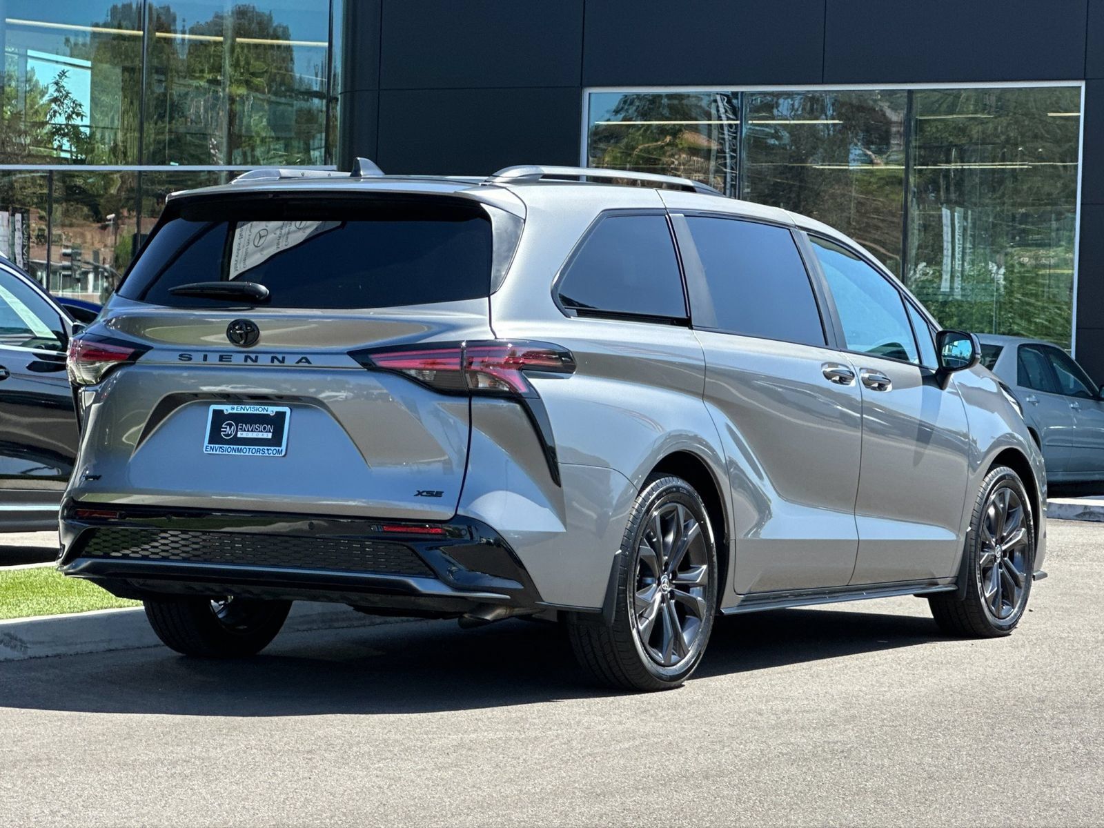 Used 2026 Toyota Sienna XSE FWD image 3