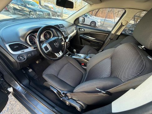 Used 2019 Dodge Journey SE w/ Connectivity Group FWD image 22