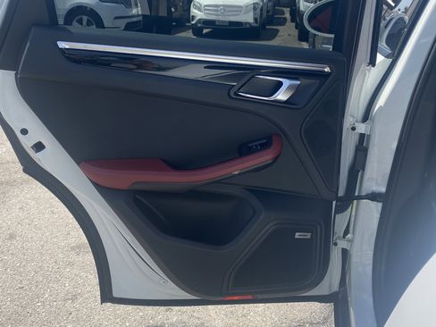 Used 2022 Porsche Macan image 15