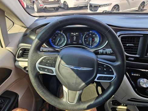 Used 2021 Chrysler Voyager Lxi FWD image 12