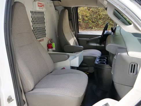 Used 2018 GMC Savana 3500 w/ Driver Convenience Package image 34