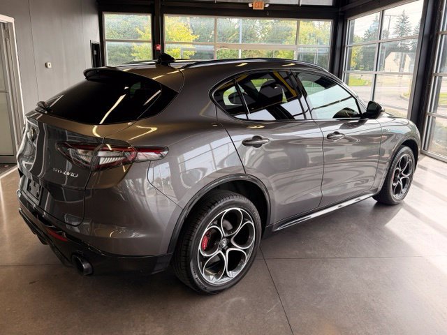 Used 2024 Alfa Romeo Stelvio Veloce AWD/4WD image 5