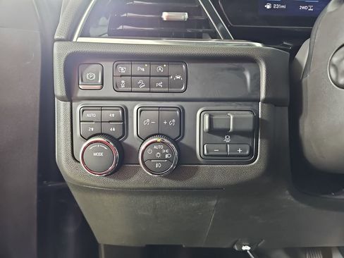 Used 2025 Chevrolet Suburban Premier AWD/4WD image 33