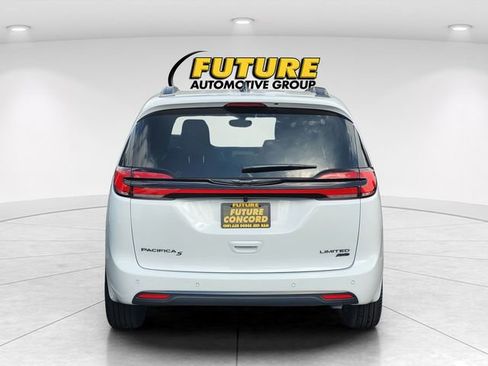 New 2026 Chrysler Pacifica Limited w/ S Appearance Package AWD/4WD image 4