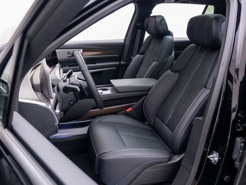New 2026 Cadillac Vistiq Luxury w/ LPO, Floor Liner Package AWD/4WD image 18
