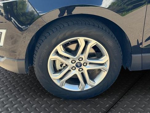Used 2018 Ford Edge Titanium w/ Equipment Group 301A AWD/4WD image 10