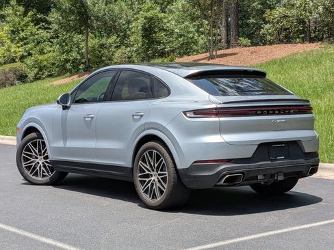 Certified 2025 Porsche Cayenne Coupe AWD/4WD image 3