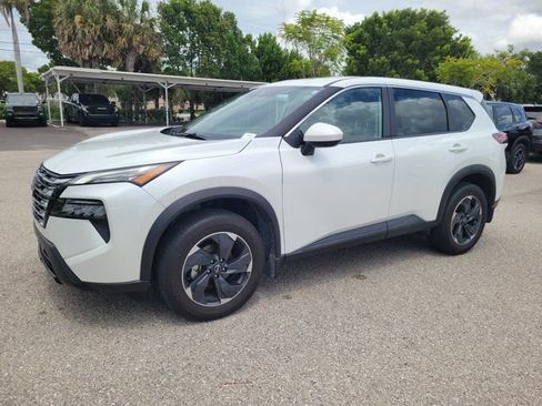 Certified 2026 Nissan Rogue SV FWD image 6