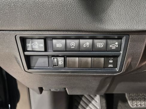 Used 2025 Toyota Tundra Limited AWD/4WD image 25