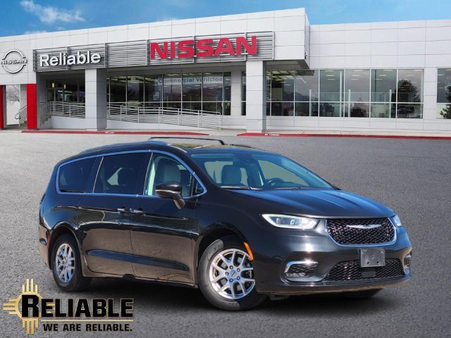 Used 2021 Chrysler Pacifica Touring-L FWD image 1